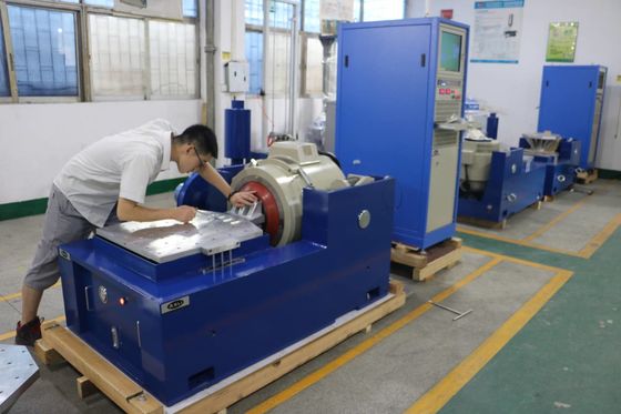 Hochleistungs-Vibrationsrüttelsystem mit einer maximalen Last von 300 Kilogramm und einem beweglichen Spulengewicht von 30 Kilogramm für umfassende Vibrationstests