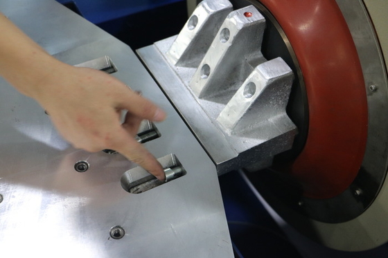 Sinus und gelegentliche große Verschiebungs-dreiachsiges elektrodynamisches Erschütterungs-Test-System für elektronische Produkte
