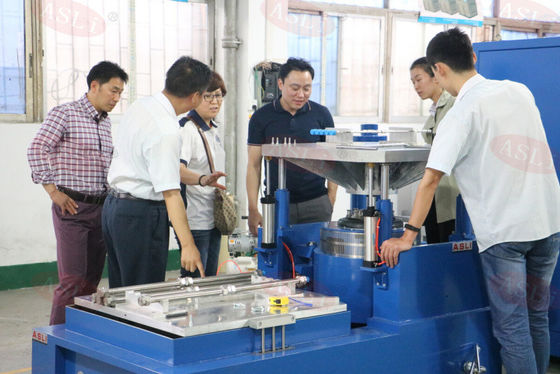 Sinus- und Zufallsschwingungsprüfmaschine